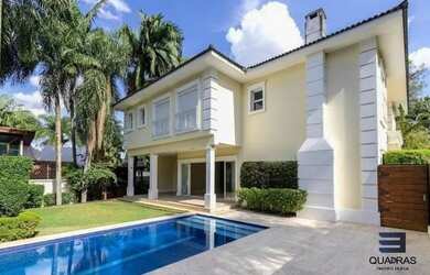 Imagem: A casa em condomínio possui 4 Dormitórios, 5 Banheiros, 5