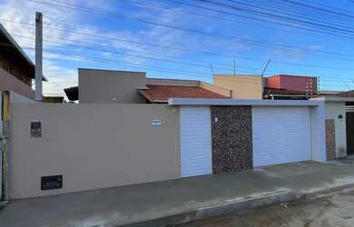 Imagem: A casa possui 2 Dormitórios, 2 Banheiros, 1 Vaga na garagem