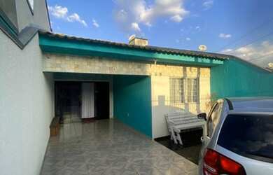 Imagem: A casa possui 2 Dormitórios, 1 Banheiro, 2 Vagas na garagem