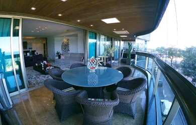 Imagem: O apartamento possui 4 Dormitórios, 5 Banheiros, 4 Vagas na