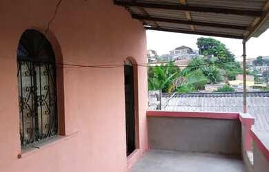 Imagem: A casa possui 2 Dormitórios, 1 Banheiro, Varanda e está localizado