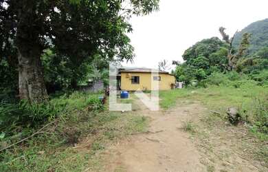 Imagem: A casa possui 2 Dormitórios, 1 Banheiro, 5 Vagas na garagem