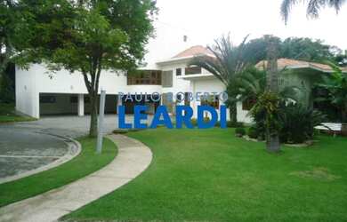 Imagem: A casa em condomínio possui 5 Dormitórios, 5 Banheiros, 5