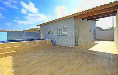 Imagem: A casa possui 2 Dormitórios, 2 Banheiros, 3 Vagas na garagem