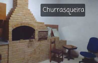 Imagem: A casa possui 4 Dormitórios, 3 Banheiros, 3 Vagas na garagem