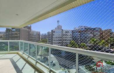 Imagem: O apartamento possui 4 Dormitórios, 1 Banheiro, 3 Vagas na