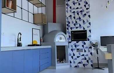 Imagem: A casa possui 3 Dormitórios, 4 Banheiros, 2 Vagas na garagem