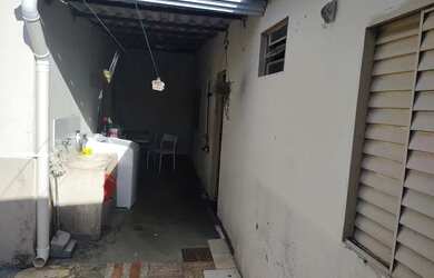 Imagem: A casa possui 3 Dormitórios, 2 Banheiros, 150m² de Área e