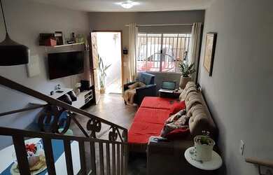 Imagem: A casa possui 2 Dormitórios, 2 Banheiros, 1 Vaga na garagem