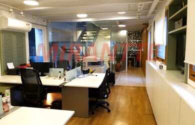 Imagem: O depósito possui 5 Vagas na garagem, 178m² de Área e está