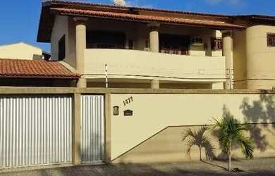 Imagem: A casa possui 4 Dormitórios, 5 Banheiros, 4 Vagas na garagem