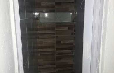 Imagem: A casa possui 1 Banheiro e está localizado em Várzea, Recife