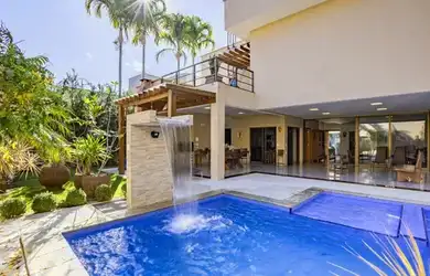 Imagem: A casa em condomínio possui 4 Dormitórios, 5 Banheiros, 5