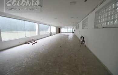 Imagem: O depósito possui 5 Vagas na garagem, 1.500m² de Área e