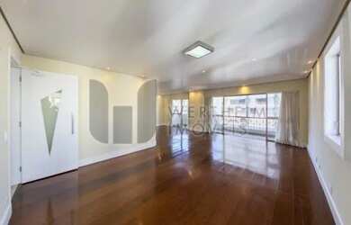 Imagem: O apartamento possui 3 Dormitórios, 1 Banheiro, 3 Vagas na