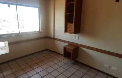 Imagem: O apartamento possui 4 Dormitórios, 1 Banheiro e 177m² de