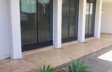 Imagem: O depósito possui 5 Vagas na garagem e 550m² de Área e está