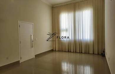 Imagem: A casa possui 3 Dormitórios, 3 Banheiros, 4 Vagas na garagem