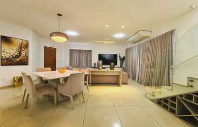 Imagem: A casa possui 3 Dormitórios, 4 Banheiros, 4 Vagas na garagem