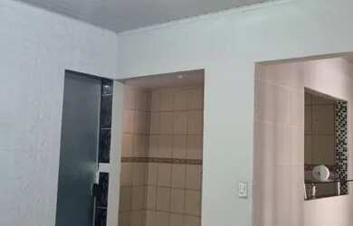 Imagem: A casa possui 2 Dormitórios, 2 Banheiros, 2 Vagas na garagem