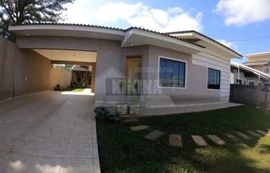 Imagem: A casa possui 4 Dormitórios, 1 Banheiro, 1 Vaga na garagem