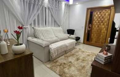 Imagem: A casa possui 2 Dormitórios, 1 Banheiro, 1 Vaga na garagem