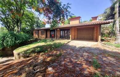 Imagem: A casa possui 3 Dormitórios, 3 Banheiros, 233m² de Área