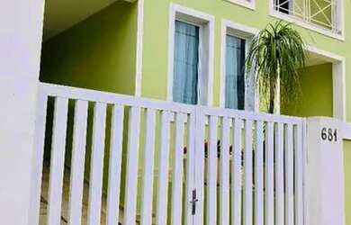 Imagem: A casa possui 4 Dormitórios, 4 Banheiros, 2 Vagas na garagem