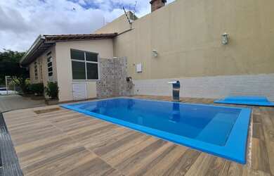 Imagem: A casa em condomínio para alugar possui 3 Dormitórios, 5 Banheiros