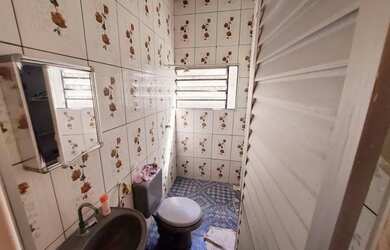 Imagem: A casa possui 3 Dormitórios, 2 Banheiros, 1 Vaga na garagem