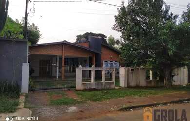 Imagem: A casa possui 3 Dormitórios, 3 Banheiros, 2 Vagas na garagem