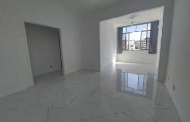 Imagem: O apartamento possui 4 Dormitórios, 2 Banheiros e 105m² de