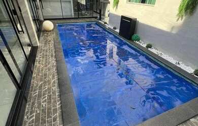 Imagem: A casa possui 3 Dormitórios, 3 Banheiros, 2 Vagas na garagem