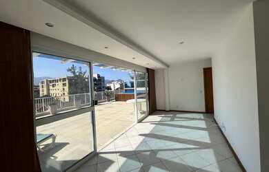 Imagem 5: Oportunidade imperdível. Piscina, Churrasqueira, Varandae2 Vagas na garagem