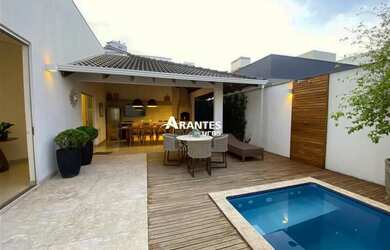 Imagem: A casa em condomínio possui 3 Dormitórios, 4 Banheiros, 4