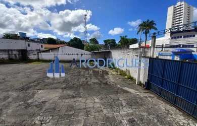 Imagem: O depósito para alugar possui 5 Vagas na garagem e 3400m²