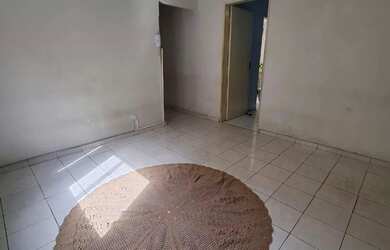 Imagem: O apartamento possui 3 Dormitórios, 1 Banheiro, 1 Vaga na garagem