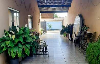 Imagem: A casa possui 2 Dormitórios, 2 Banheiros, 4 Vagas na garagem