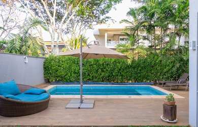 Imagem: A casa em condomínio possui 4 Dormitórios, 5 Banheiros, 4