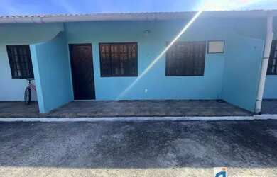 Imagem: A casa possui 2 Dormitórios, 1 Banheiro, 1 Vaga na garagem