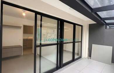 Imagem: O apartamento possui 1 Dormitório, 1 Banheiro, 1 Vaga na garagem