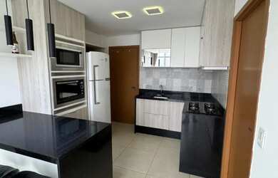 Imagem: O apartamento possui 1 Dormitório, 1 Banheiro, 1 Vaga na garagem