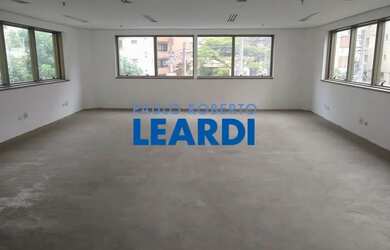 Imagem: O depósito possui 2 Vagas na garagem, 84m² de Área e Imóvel