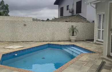 Imagem: A casa em condomínio possui 4 Dormitórios, 4 Banheiros, 4