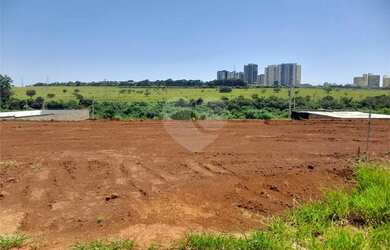 Imagem: O terreno possui 250m² de Área, Imóvel novo e está localizado