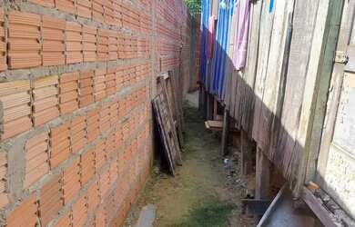 Imagem: A casa possui 1 Dormitório, 1 Banheiro e está localizado