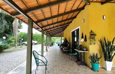 Imagem: A casa em condomínio possui 3 Dormitórios, 3 Banheiros, 5