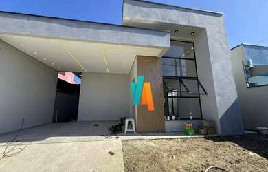 Imagem: A casa possui 3 Dormitórios, 3 Banheiros, 2 Vagas na garagem