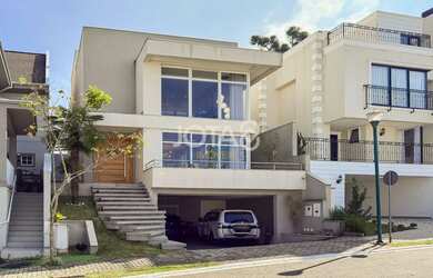 Imagem: A casa em condomínio possui 2 Dormitórios, 5 Banheiros, 2