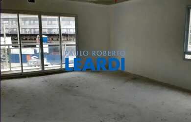 Imagem: O depósito possui 5 Vagas na garagem, 742m² de Área, Imóvel